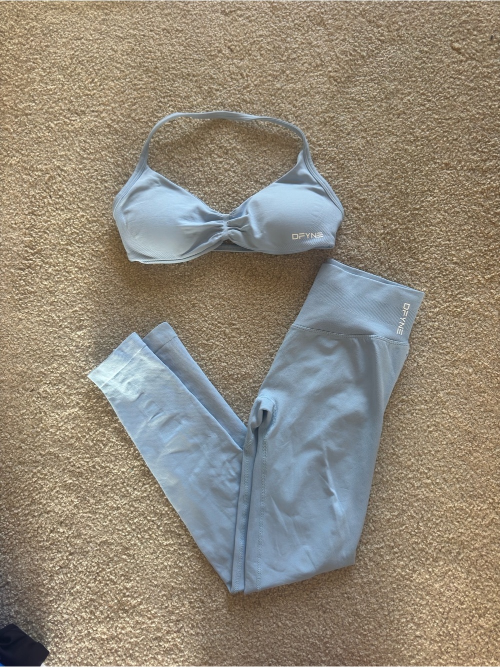 DFYNE Light Blue Seamless Sports Bra and Leggings Set